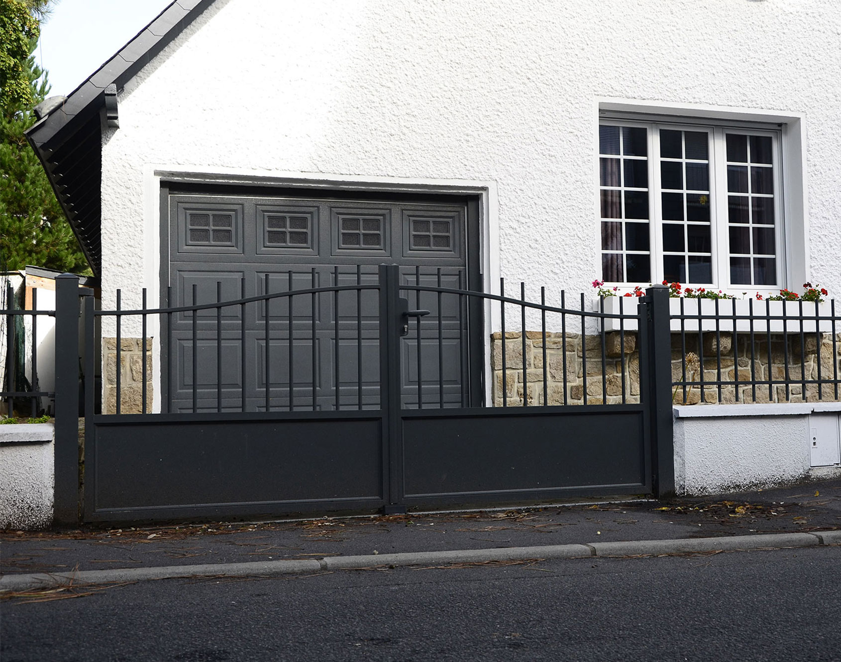 Portail battant aluminium Josselin - Kostum