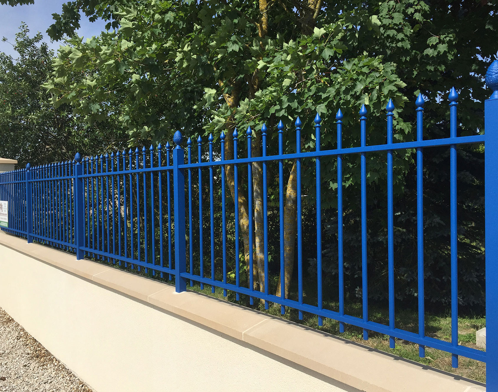 Clôture aluminium Moncontour par kostum fabrication spéciale
