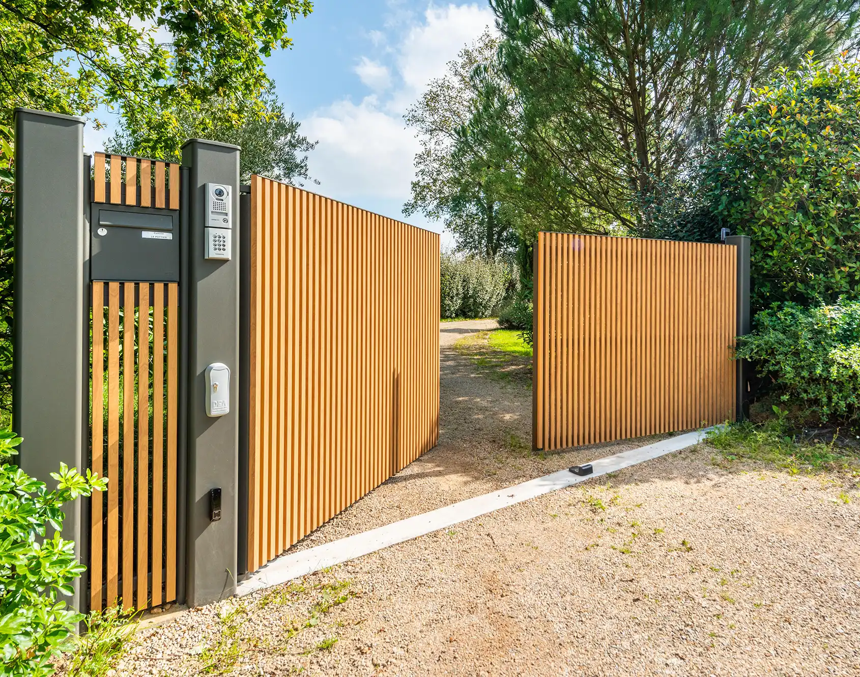 Portail battant aluminium Ganit - Kostum