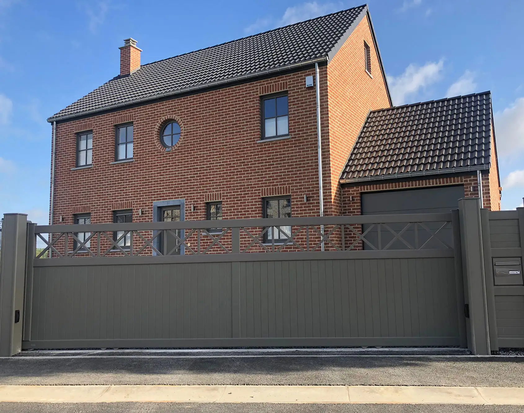 Portail aluminium coulissant Bokage par kostum