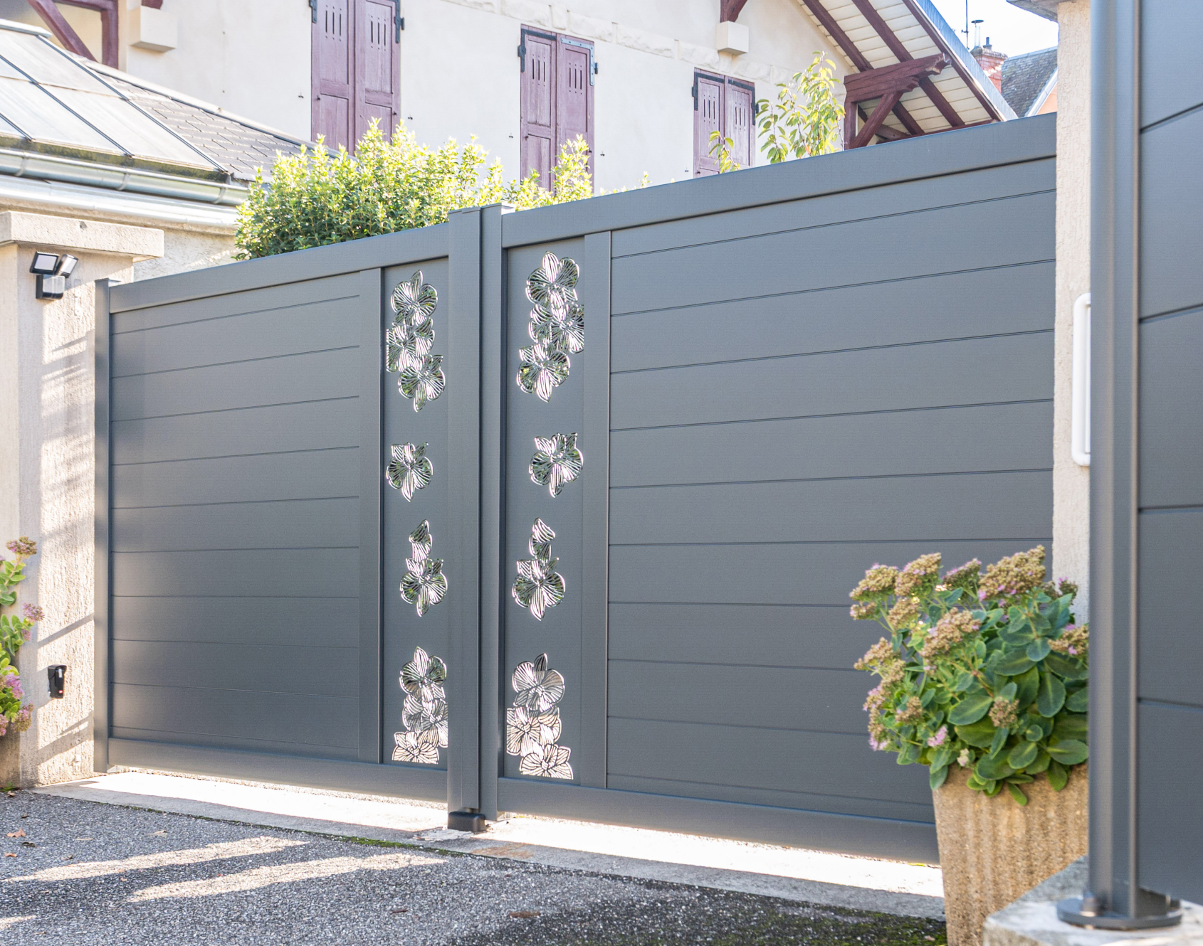 Puerta batiente de aluminio Cado, diseño Ellez, de kostum
