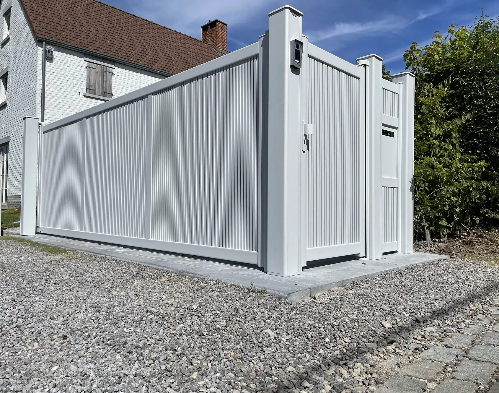 Portail coulissant aluminium Tub par Kostum