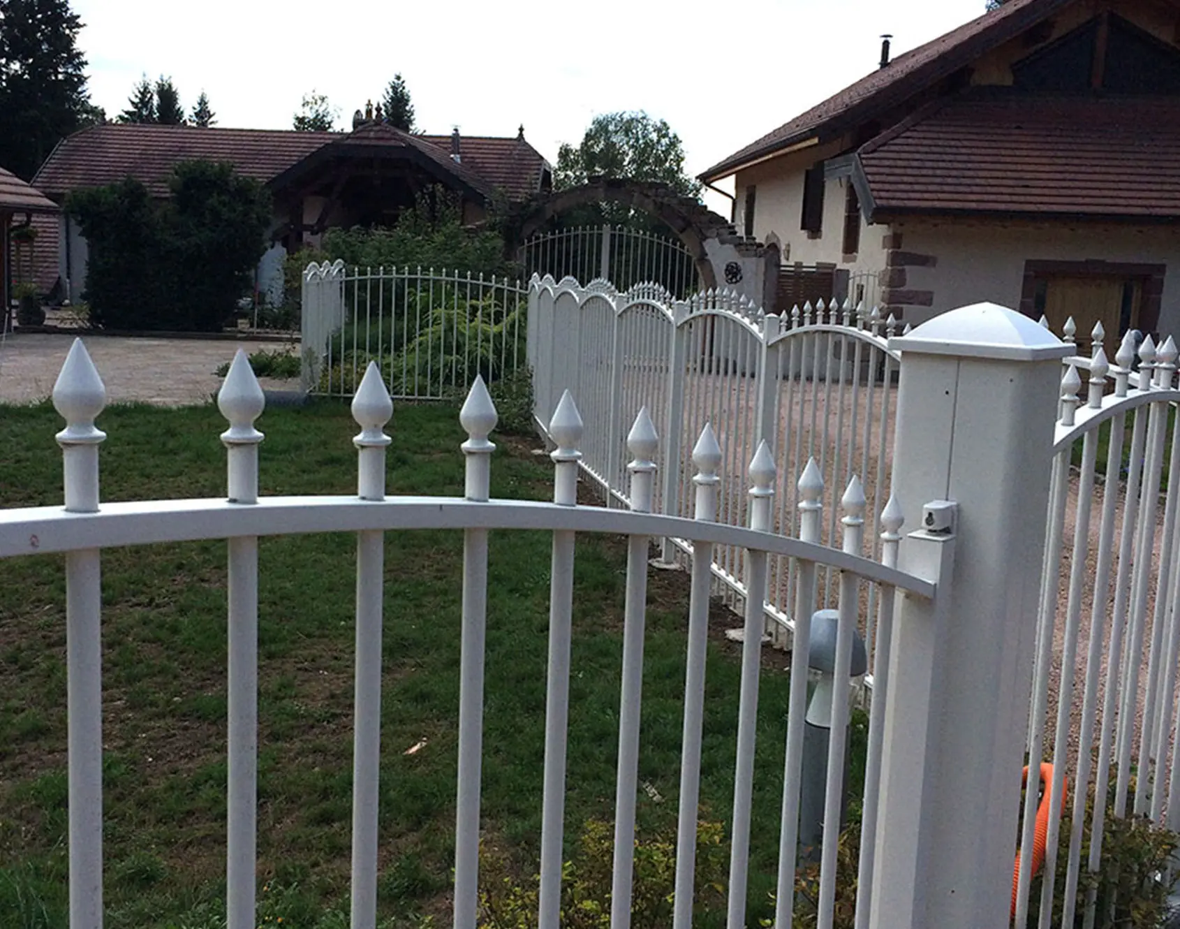 Clôture aluminium Josselin par kostum fabrication spéciale