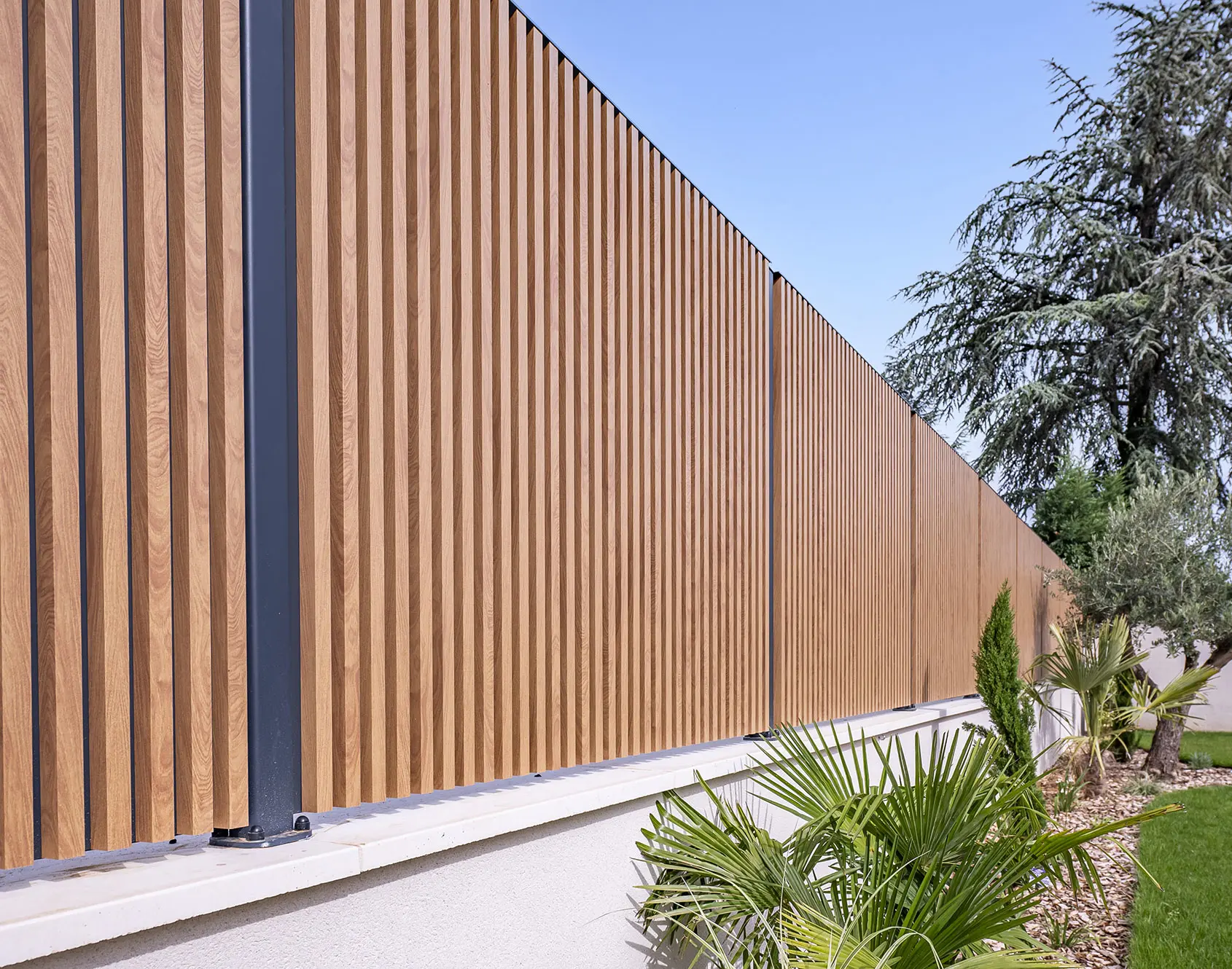 Clôture aluminium à tasseaux Abel par Kostum