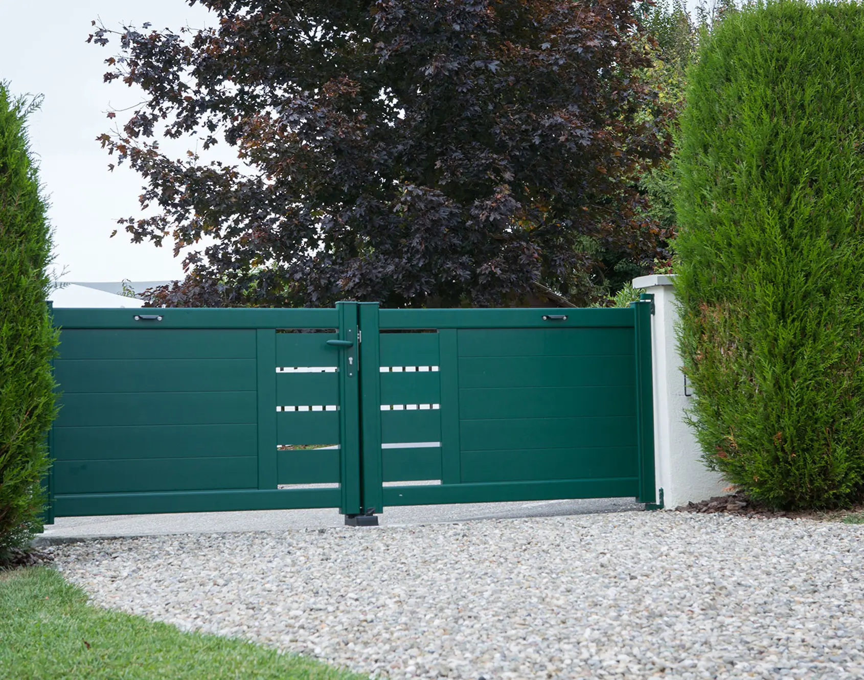 Portail aluminium battant Glazik par kostum