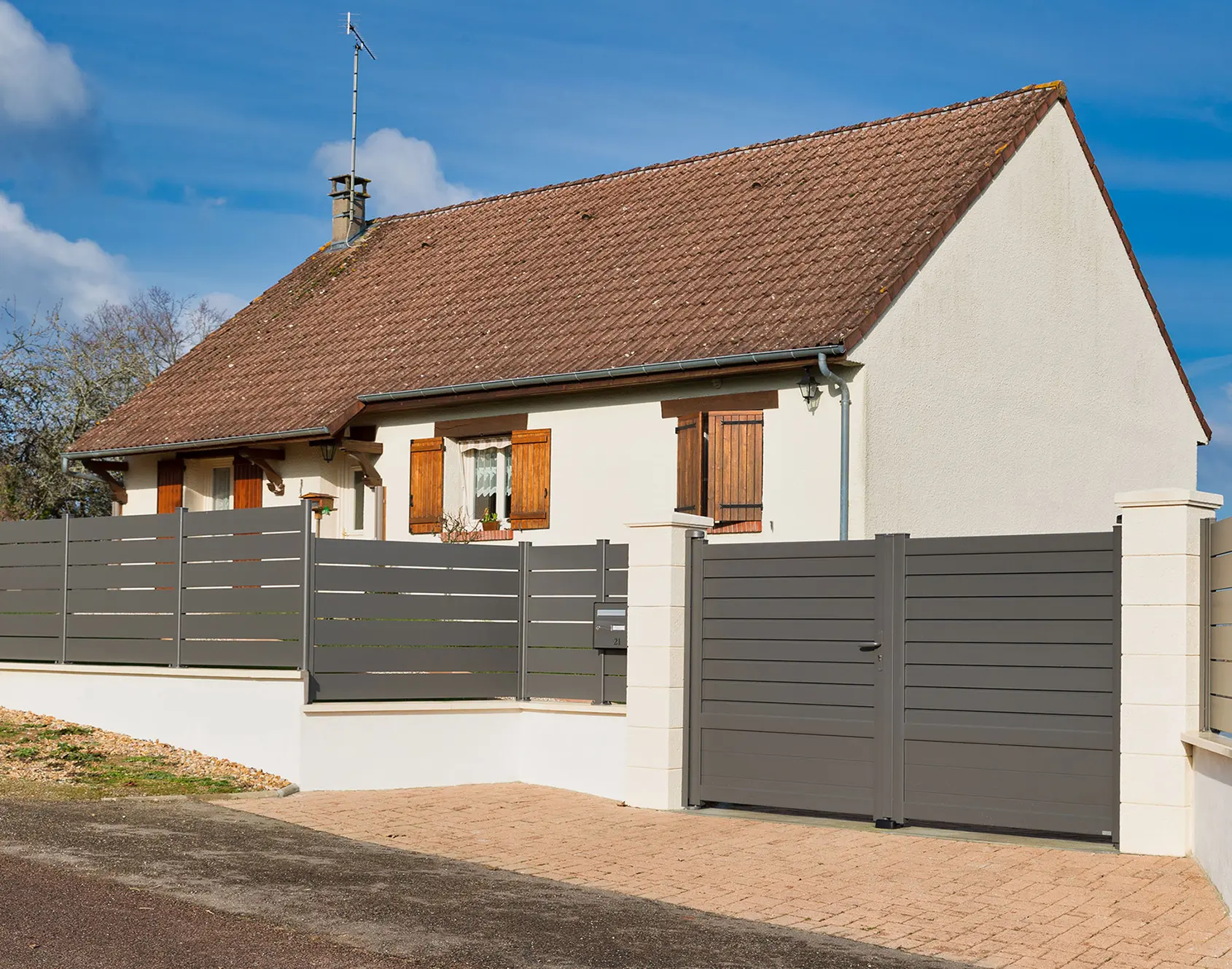 Portail battant aluminium Justenn