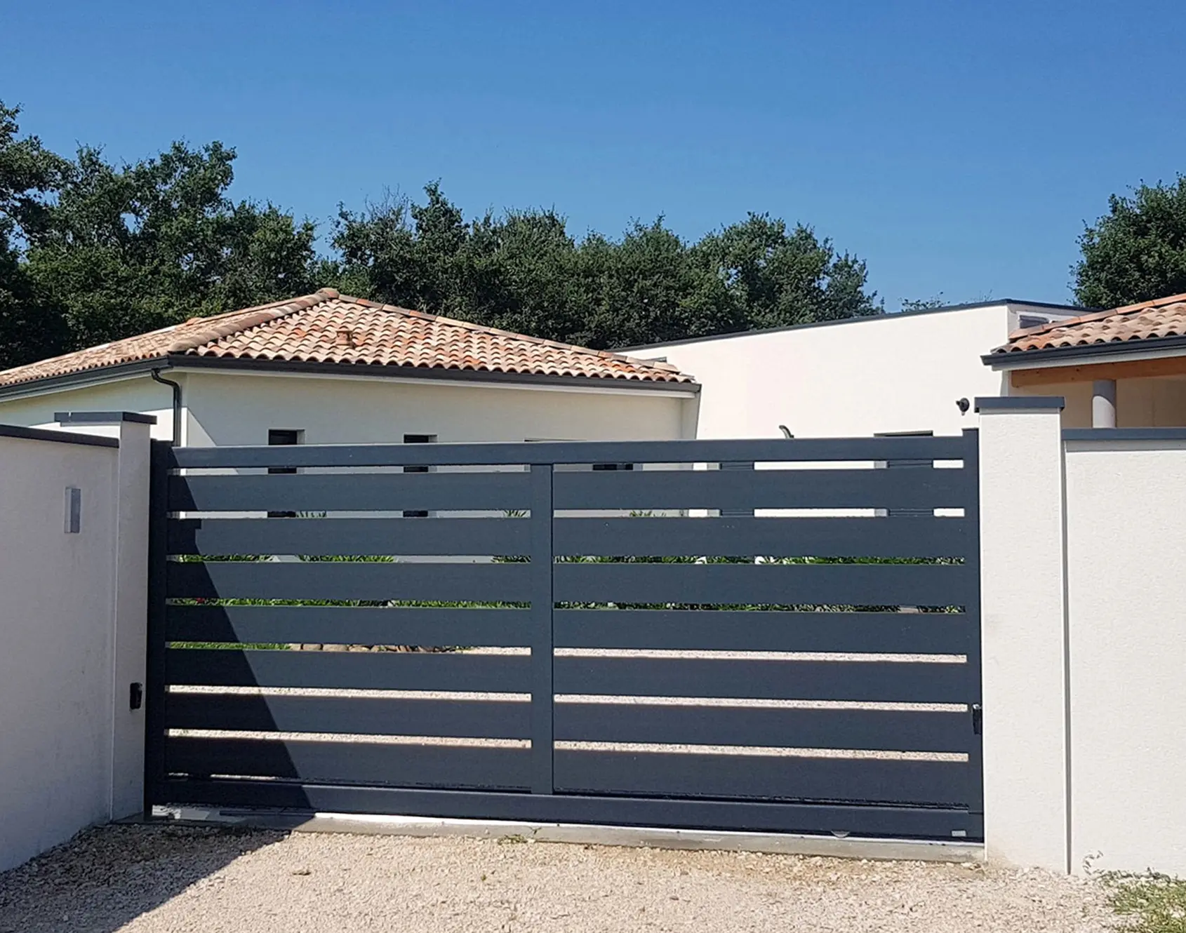 Portail aluminium coulissant Maez par kostum
