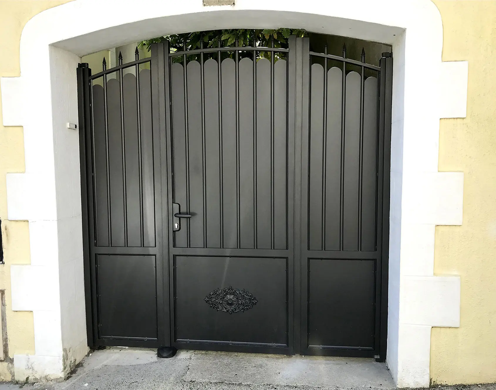 Portail aluminium battant Poullan par kostum fabrication spéciale