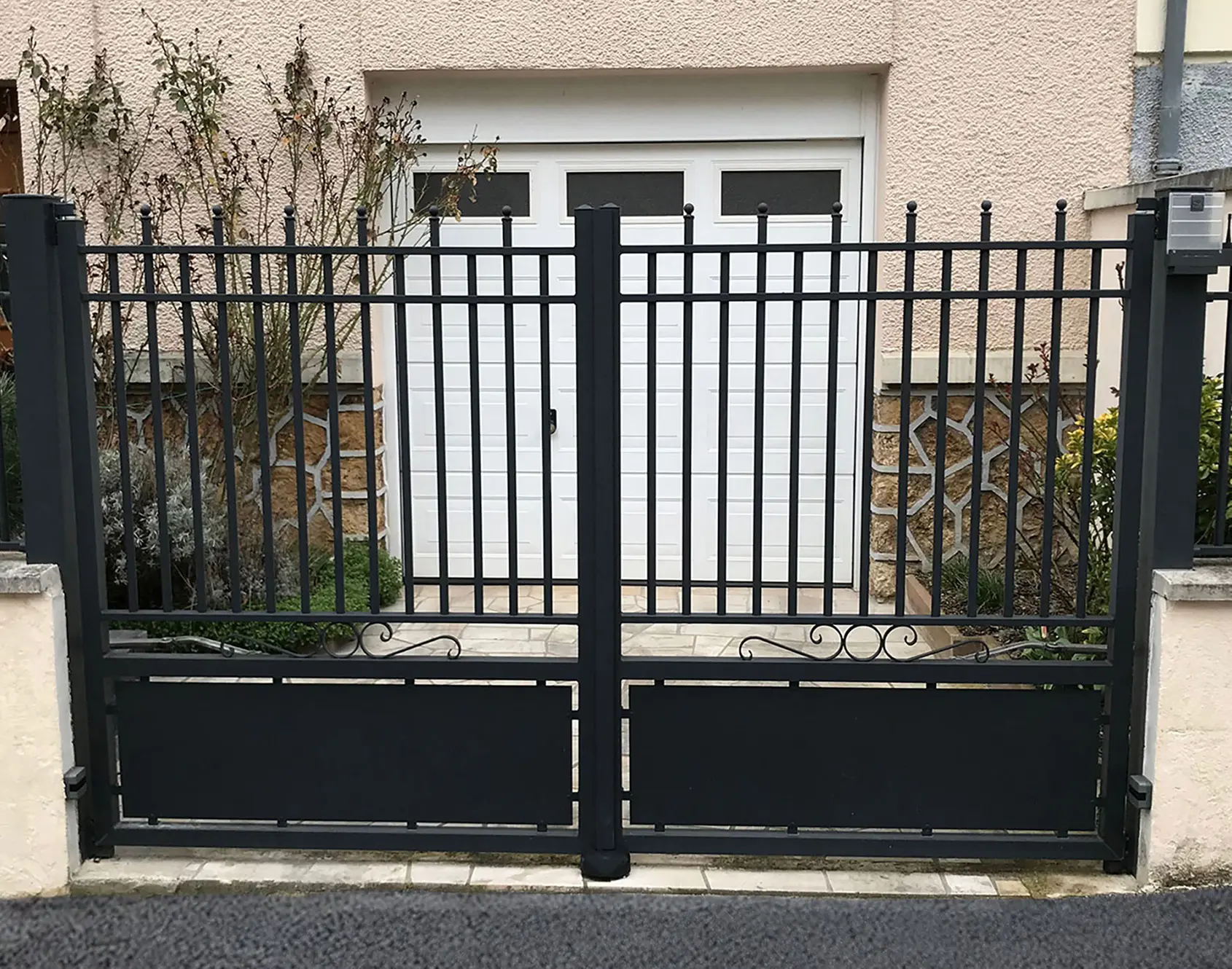 Portail battant aluminium Montcontour - Kostum