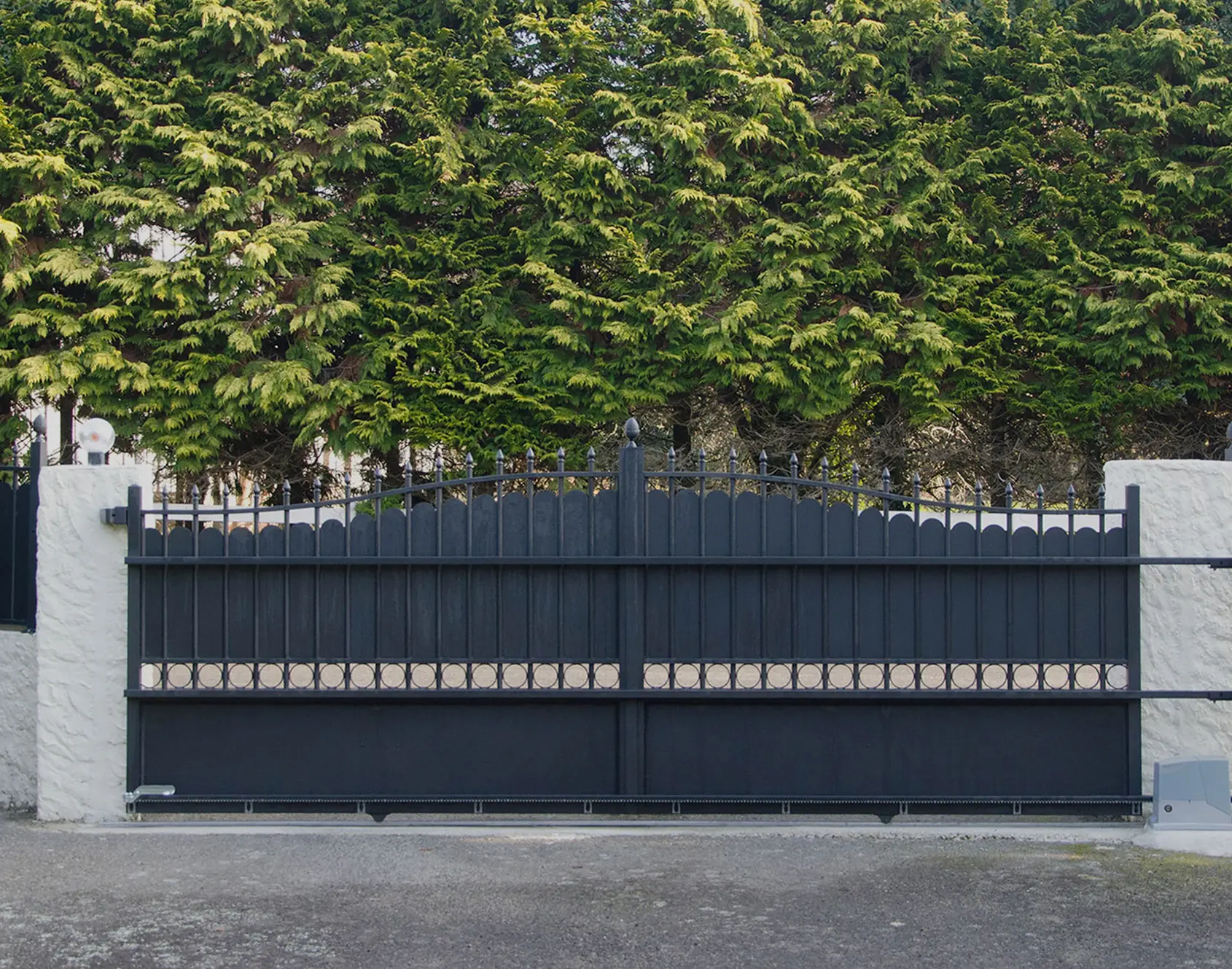 Portail aluminium battant Locronan par kostum fabrication spéciale