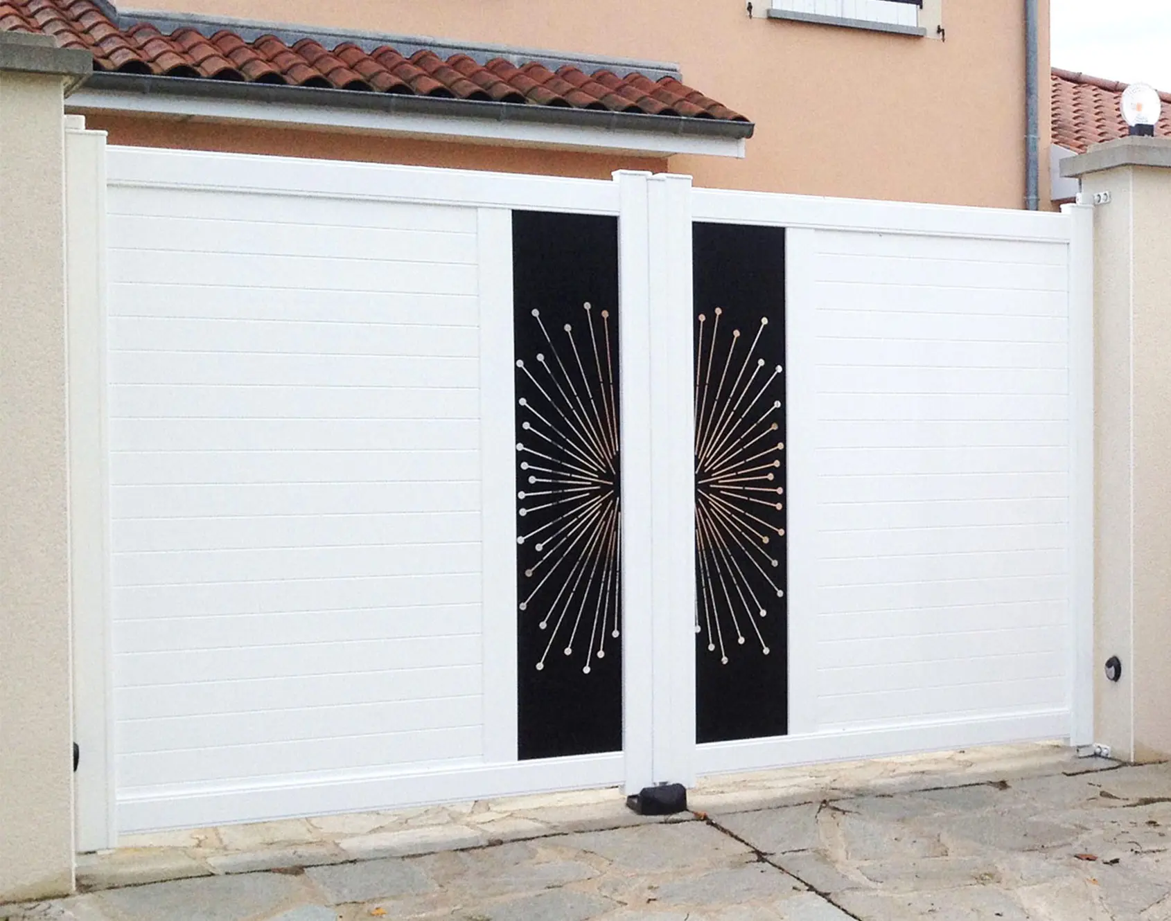 Portail aluminium battant Cado décor Soran par kostum