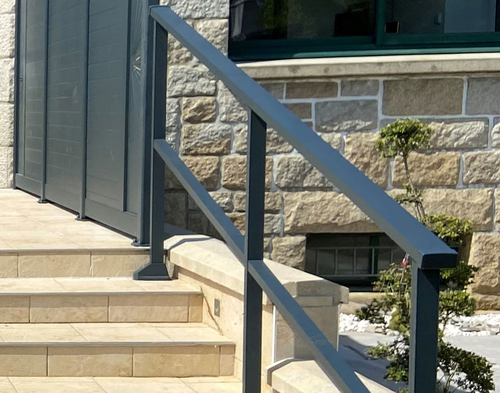 Aide à la montée - Garde-corps en aluminium Harp par Kostum
