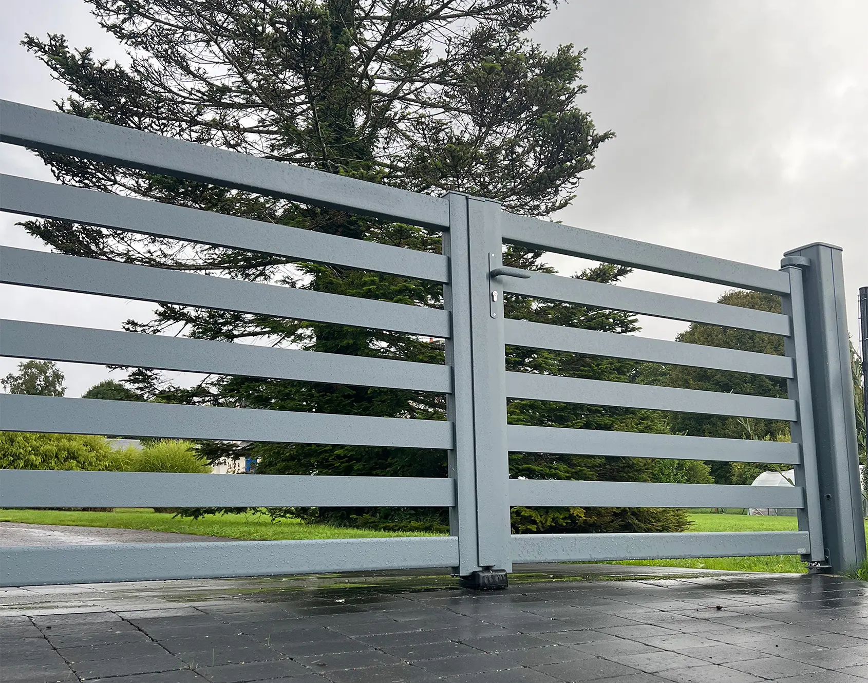 Portail aluminium battant Loc par kostum