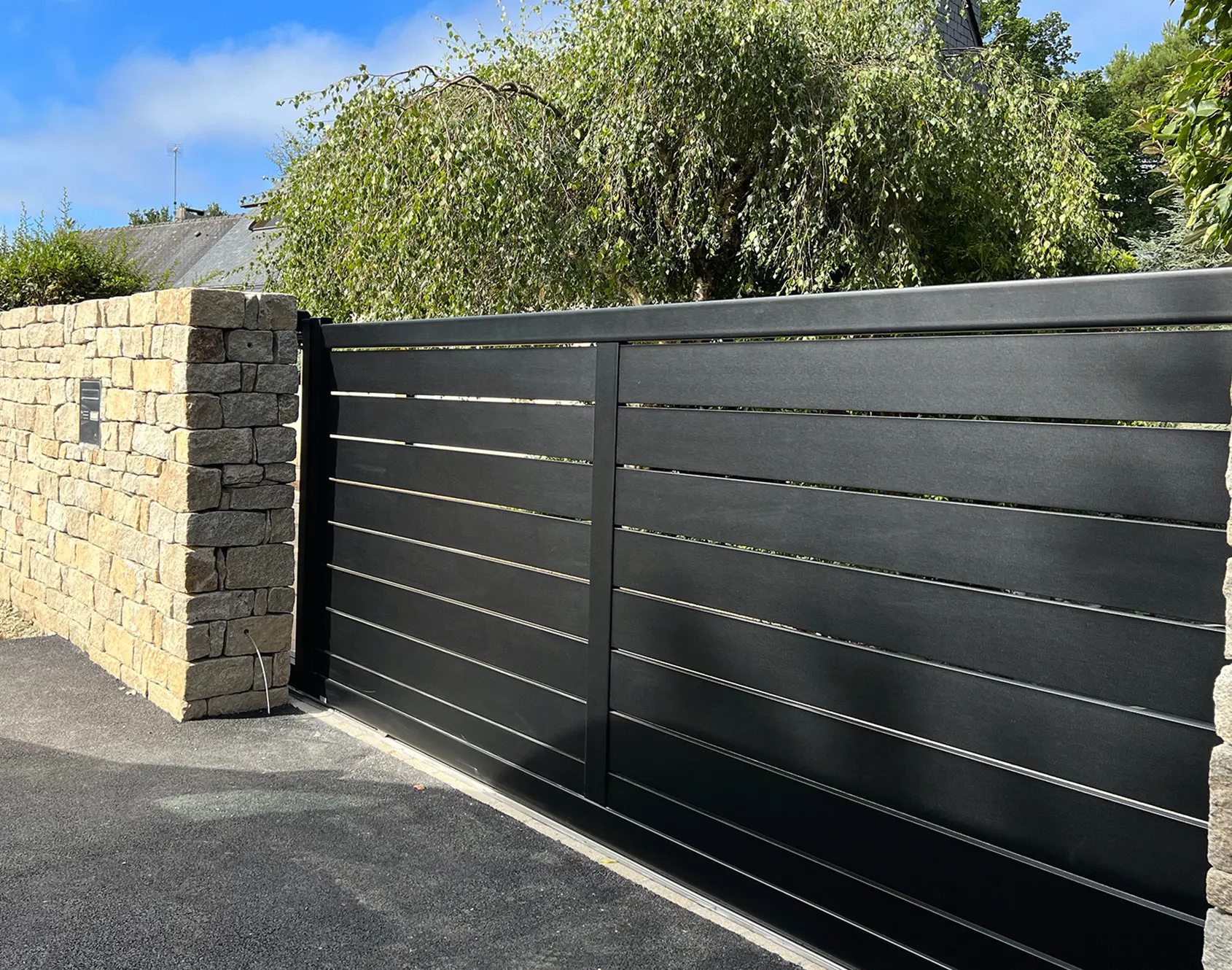 Portail aluminium coulissant Maez par kostum