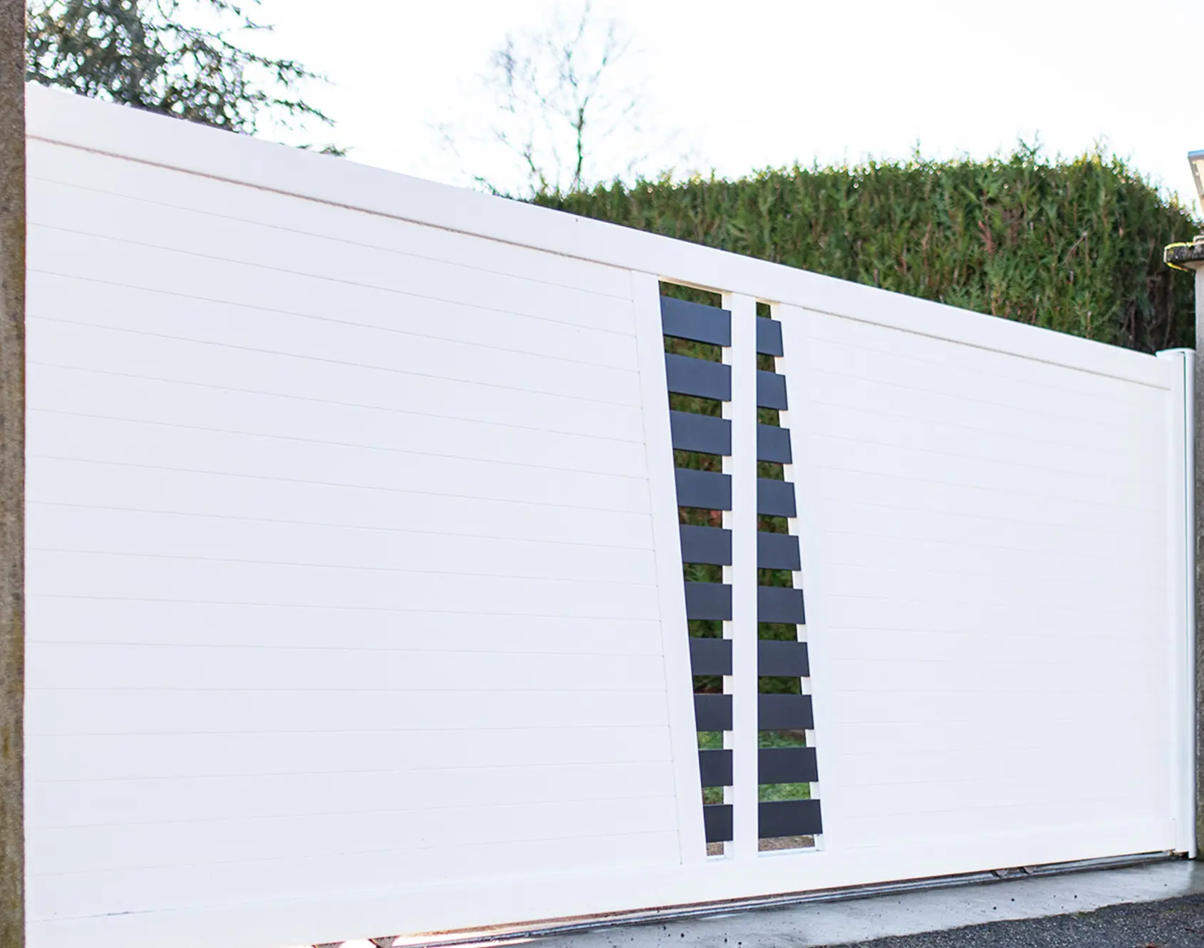 Portail coulissant aluminium Toullan bicolore