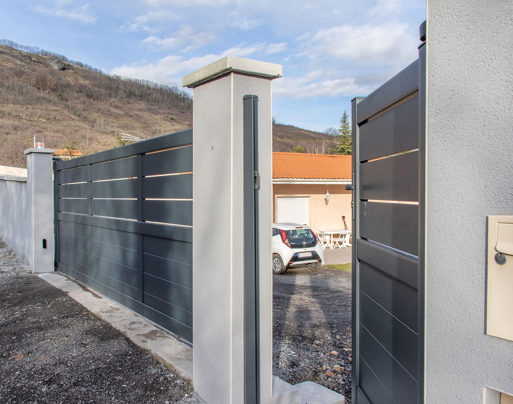 Portillon en aluminium Lomig par Kostum