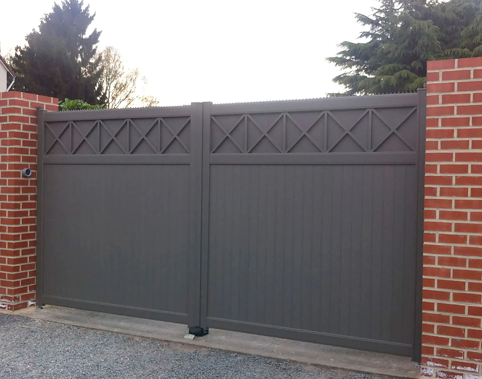 Portail aluminium battant Bokage par kostum