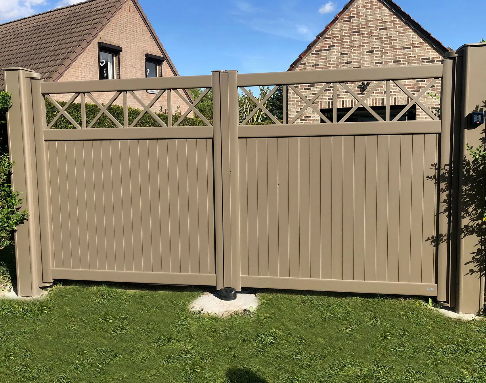 Portail aluminium battant Bokage par kostum