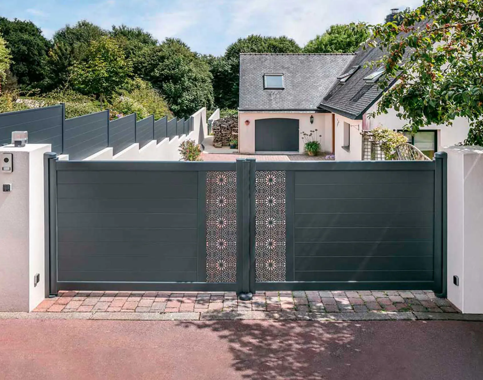Portail aluminium battant Cado décor Dimazi par kostum