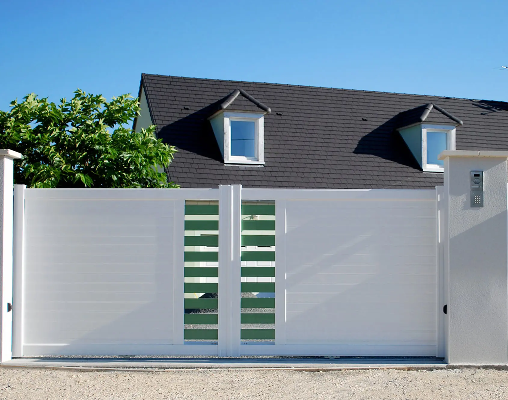 Portail aluminium battant Diskar par kostum