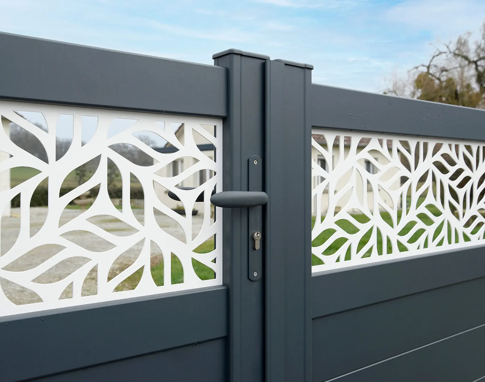 Portail aluminium battant Eliaz décor Amand - Kostum