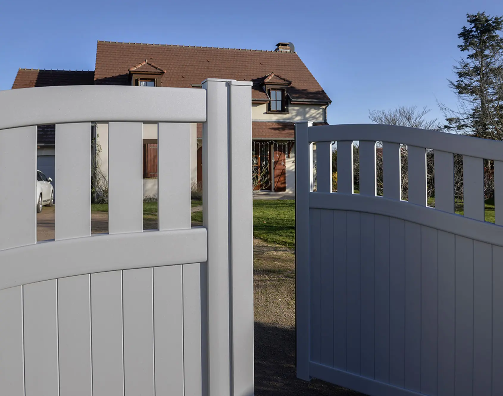 Portail aluminium battant Enez par kostum