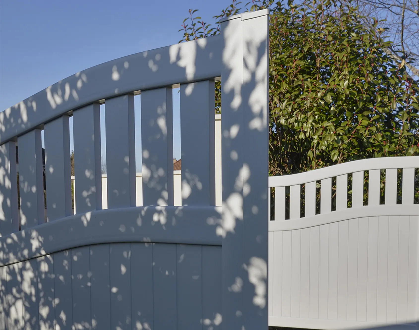 Portail aluminium battant Enez par kostum