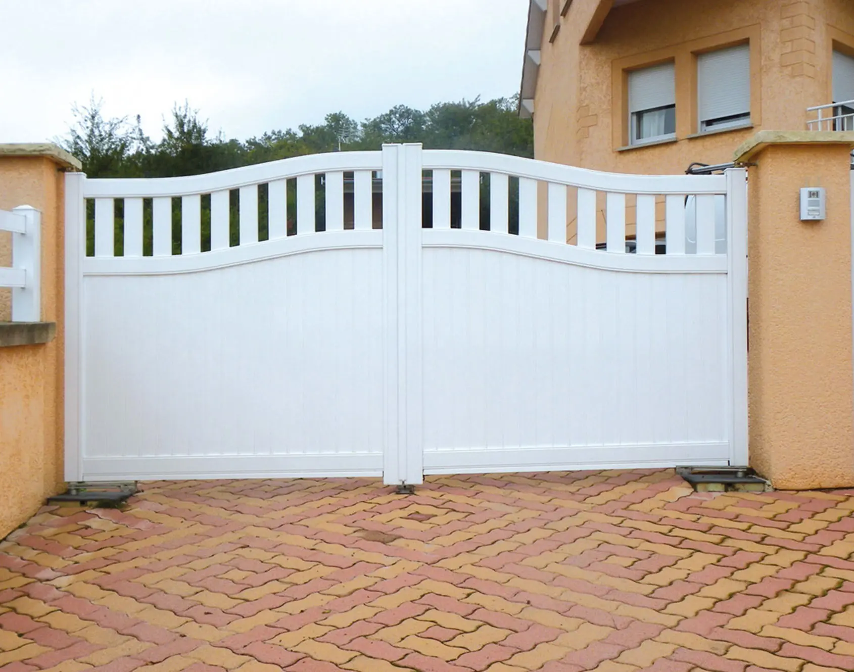 Portail aluminium battant Enez par kostum
