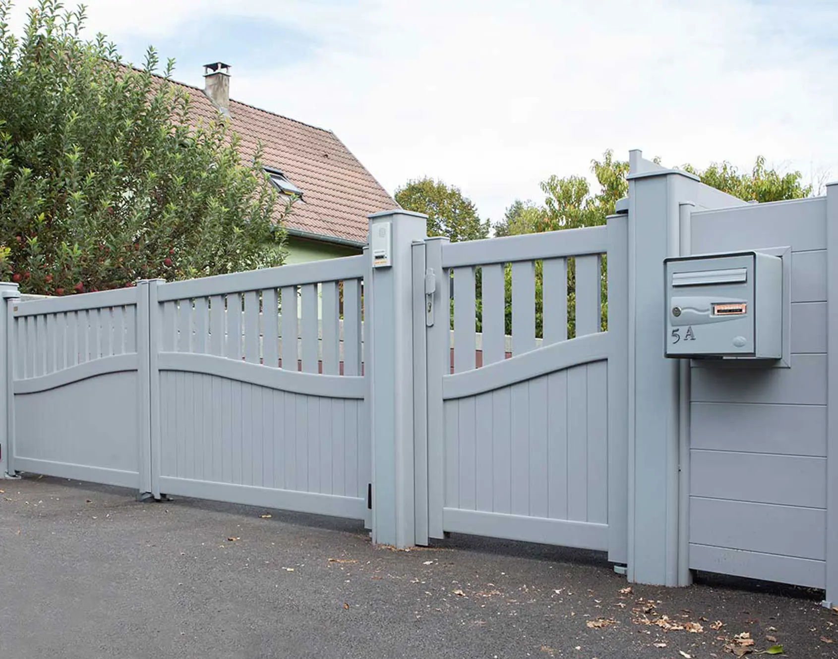 Portail aluminium battant Gall par kostum