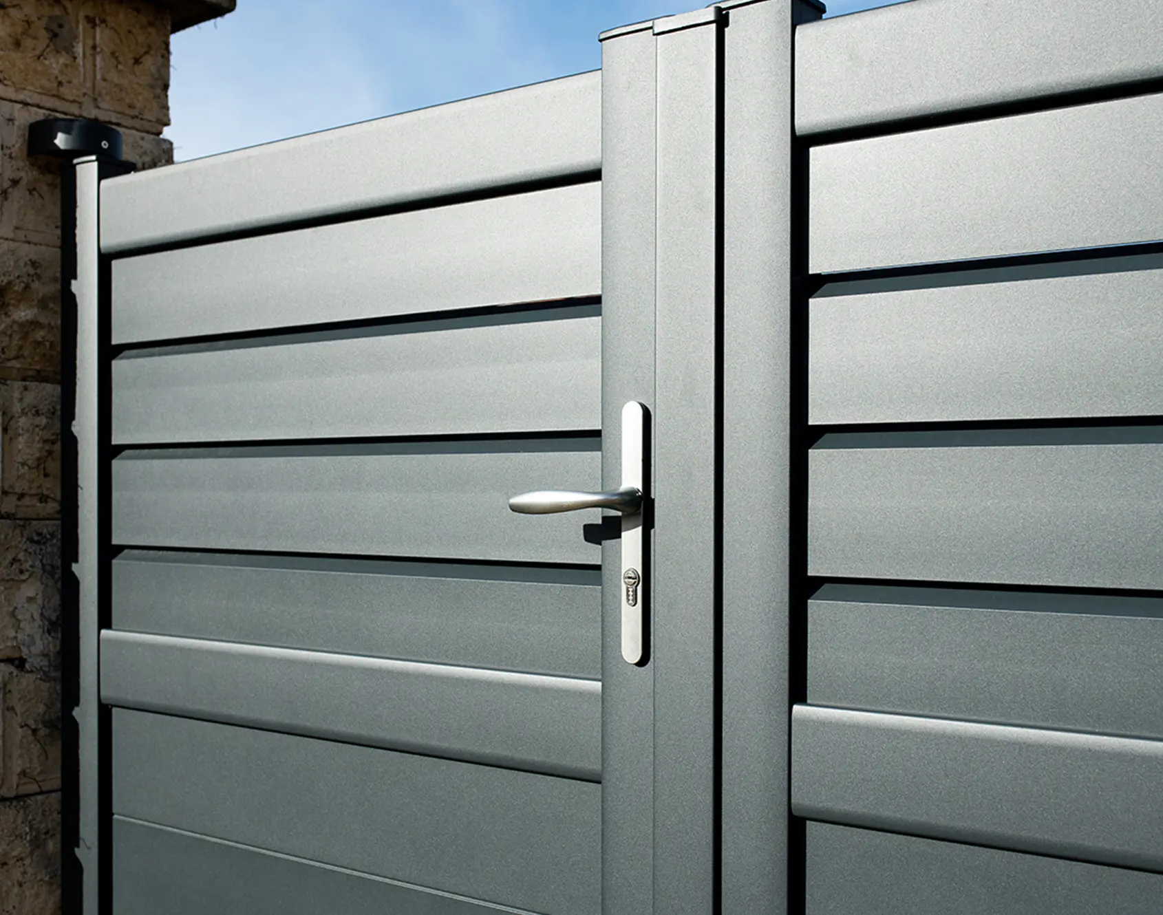 Portail aluminium battant Kabig par kostum
