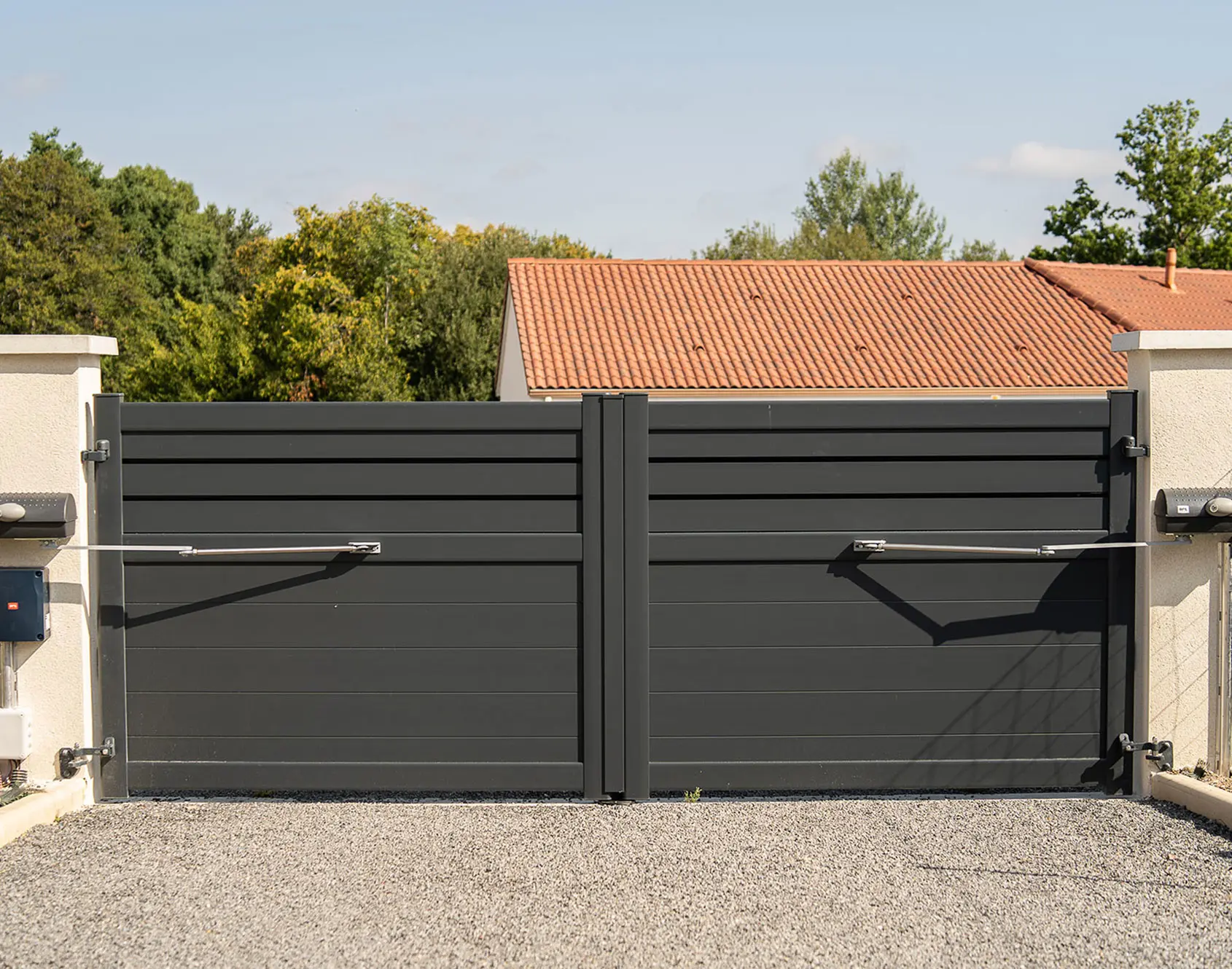 Portail aluminium battant Kabig par kostum