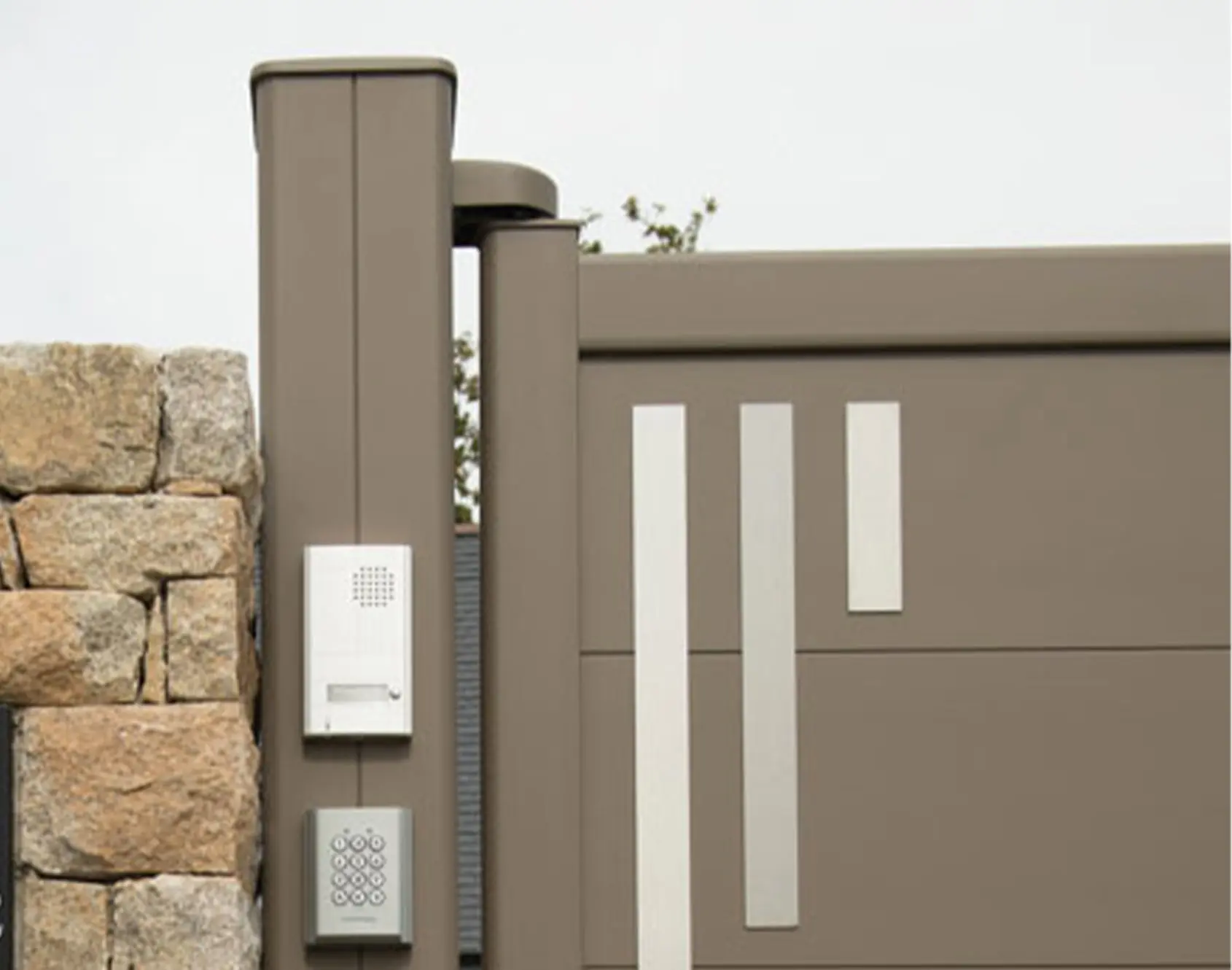 Portail aluminium battant Line 300 par kostum