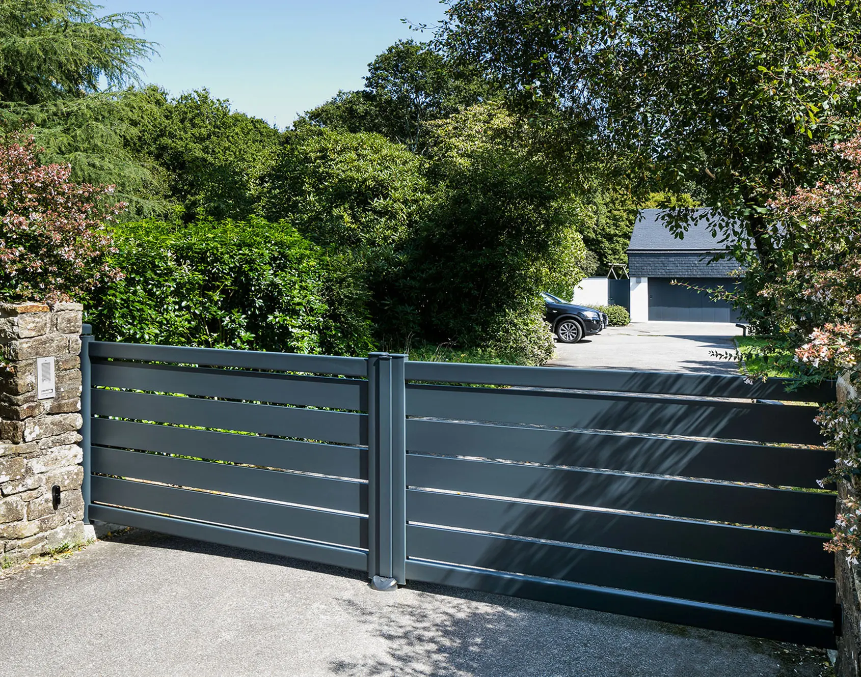 Portail aluminium battant Maez par kostum