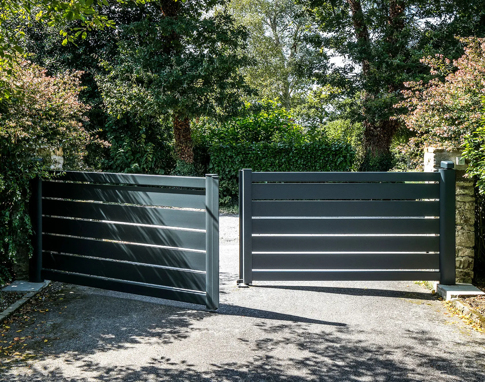 Portail aluminium battant Maez par kostum