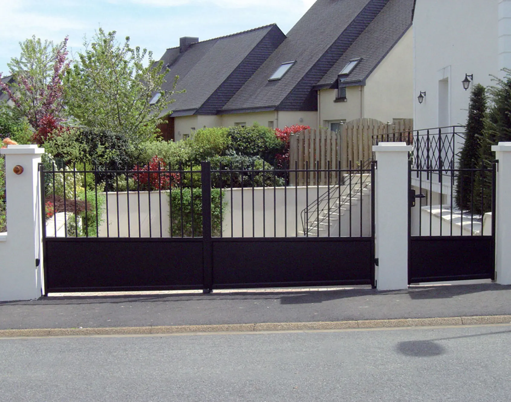 Portail battant aluminium Montcontour - Kostum