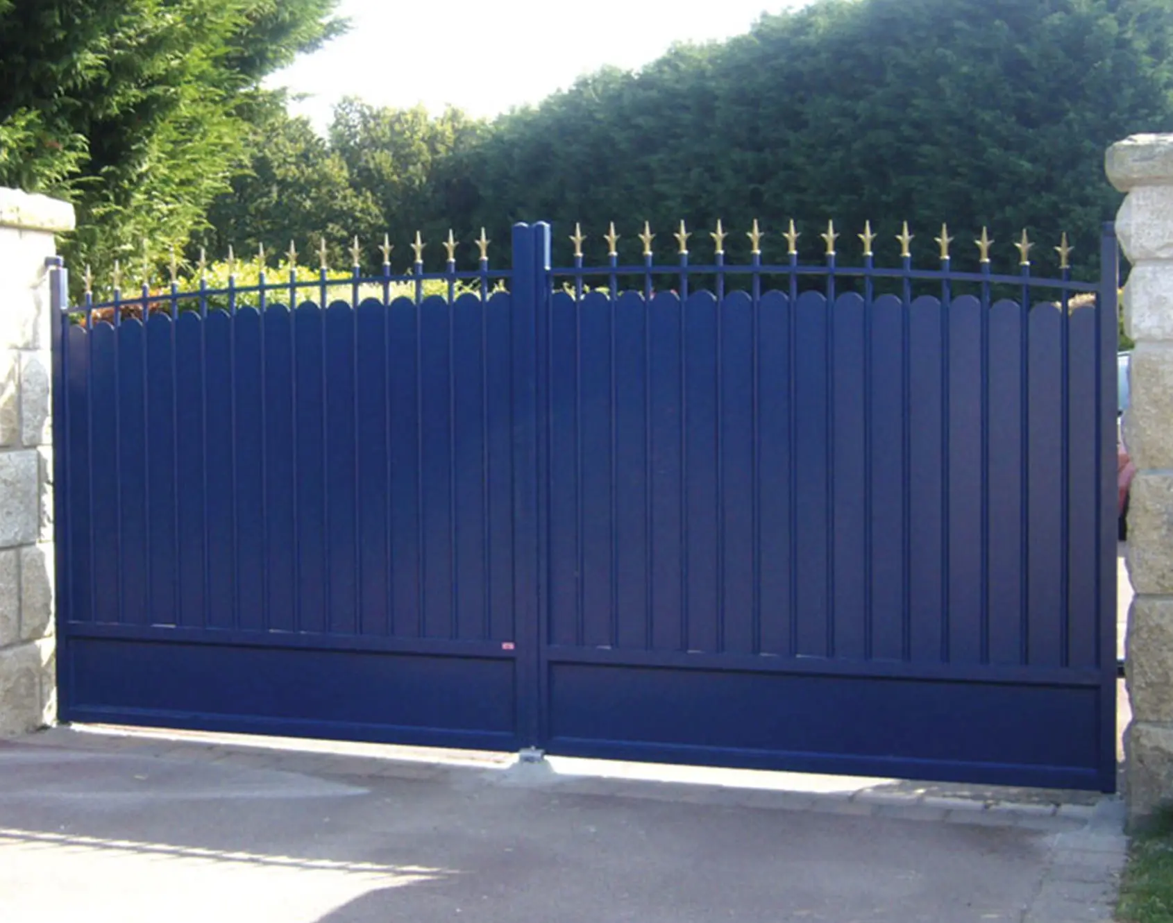 Portail aluminium battant Poullan par kostum fabrication spéciale