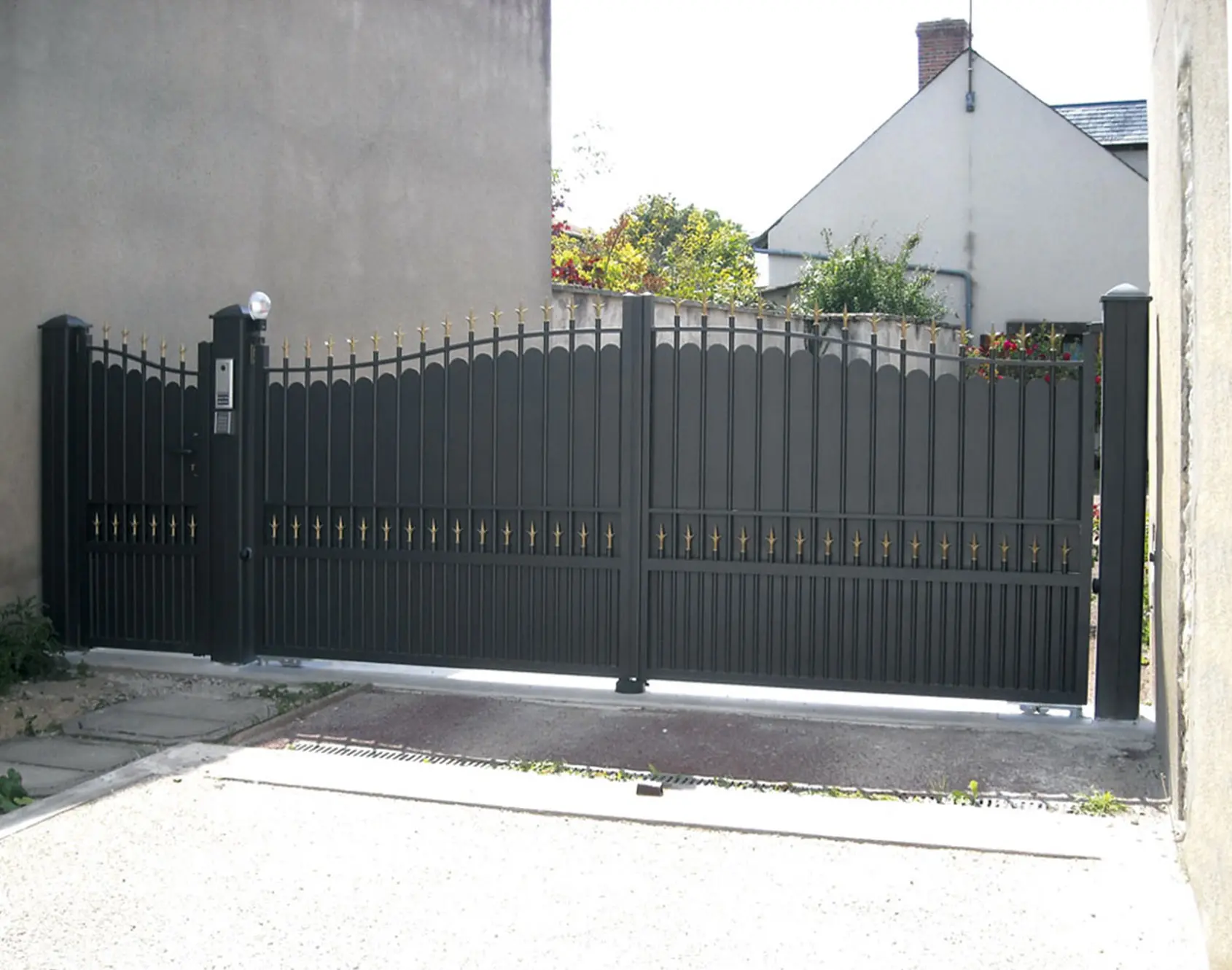 Portail battant aluminium Rosnoen - Kostum fabrication spéciale