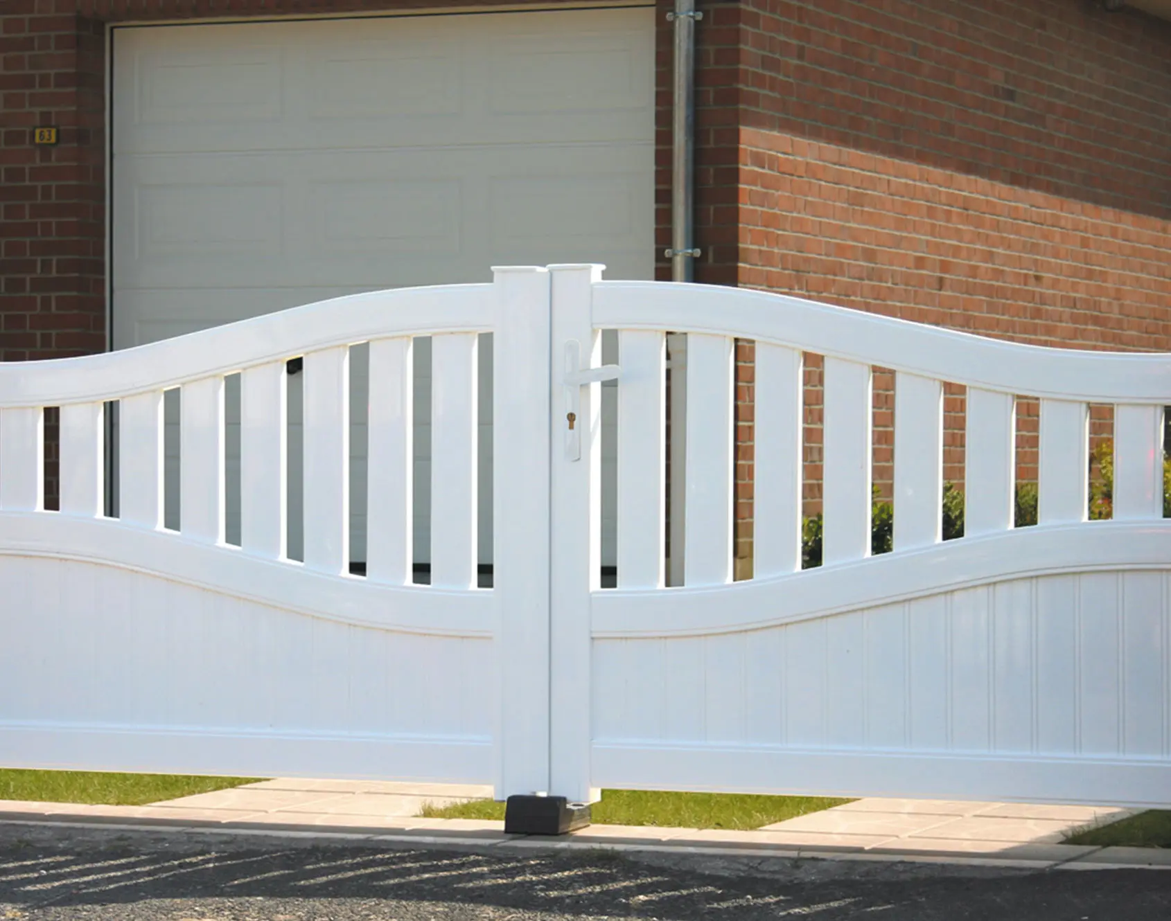 Portail PVC battant Trogeri par kostum