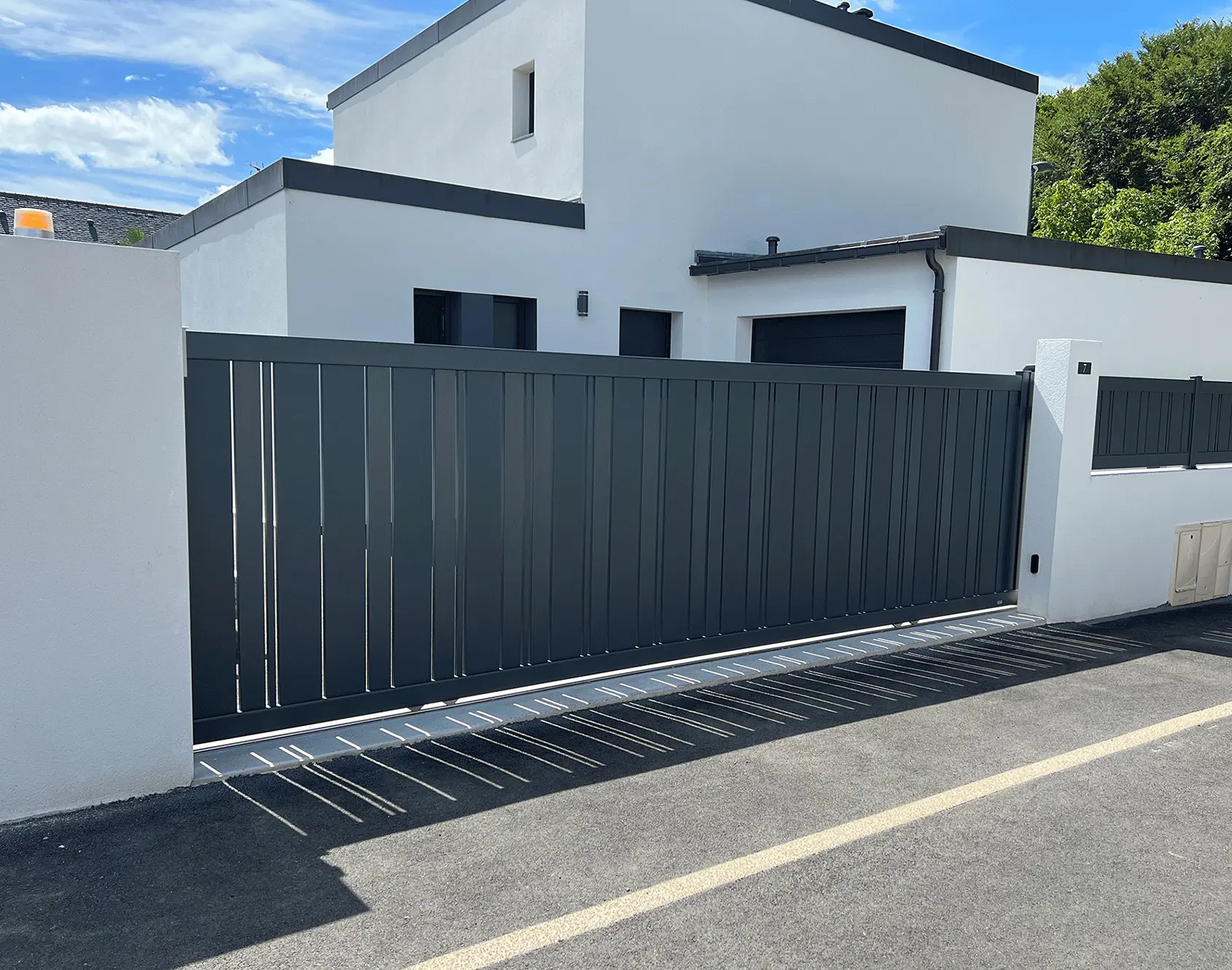 Portail aluminium coulissant Célina par kostum