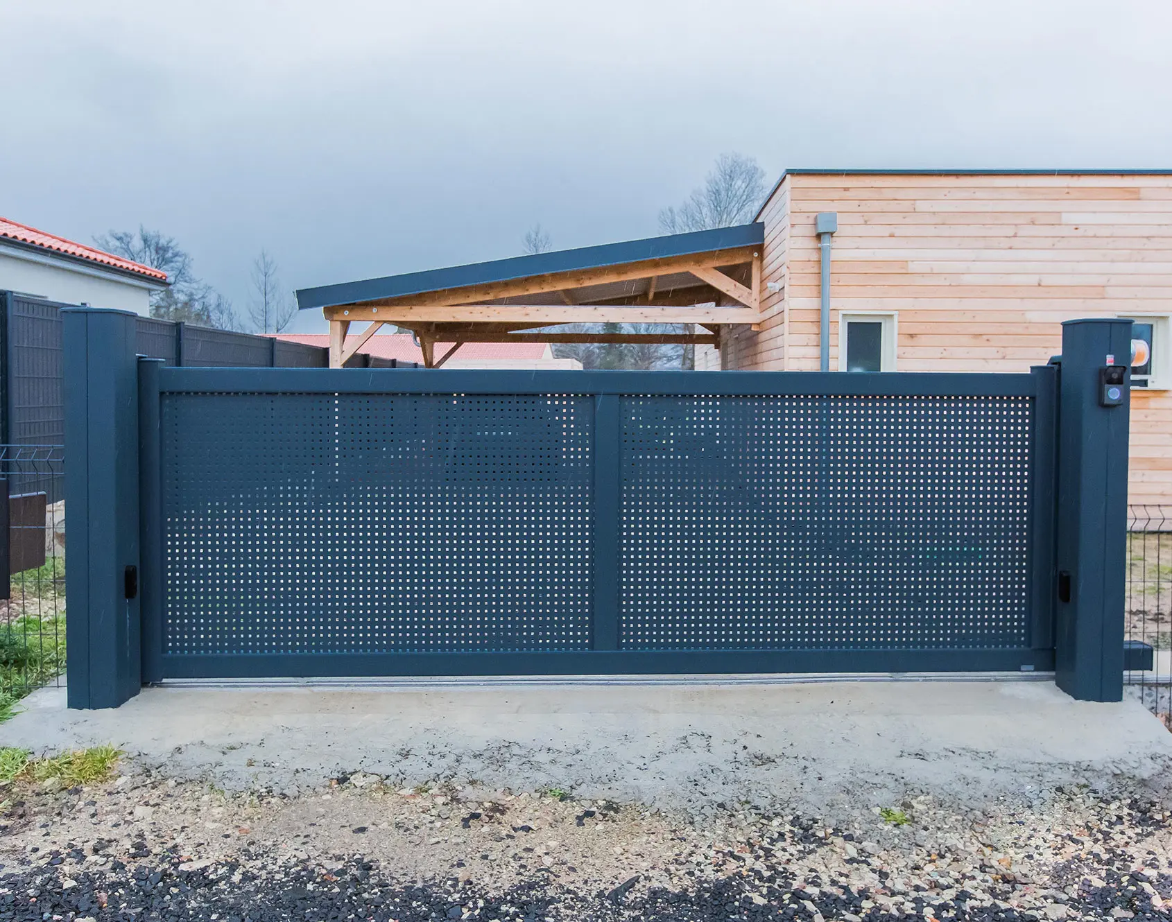 Portail aluminium coulissant Andreva par kostum décor MUZ
