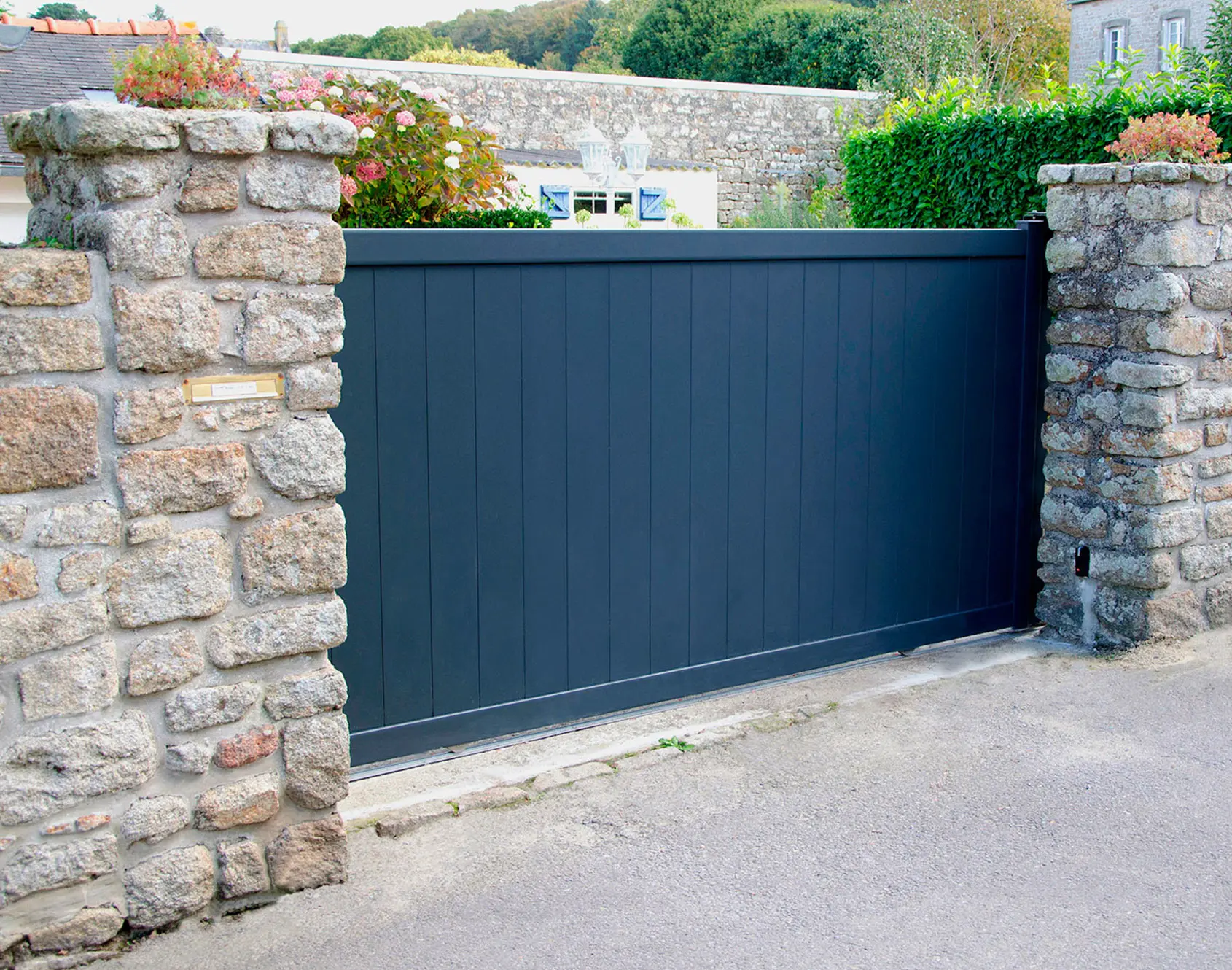 Portail aluminium coulissant Eben par kostum