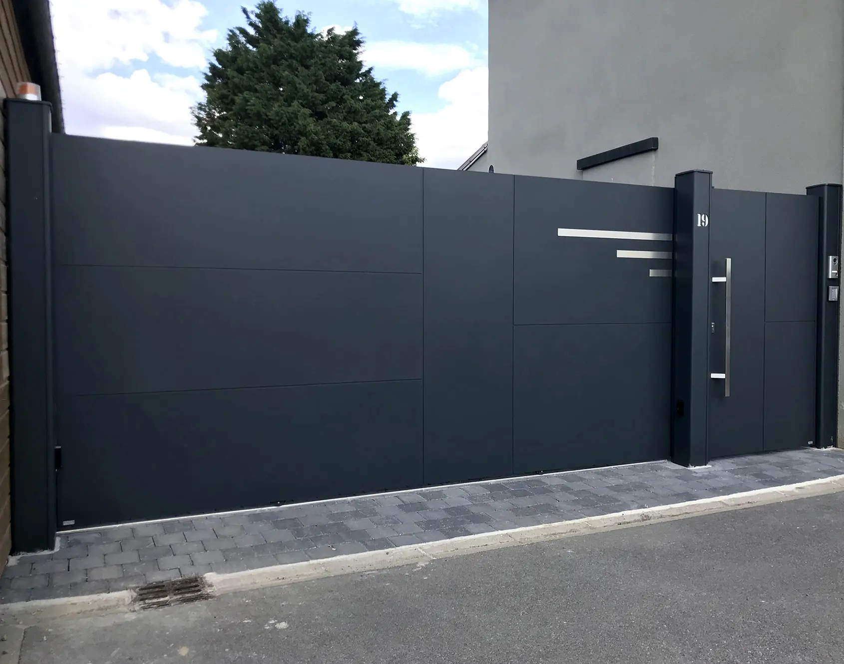 Portail coulissant aluminium Esus par Kostum