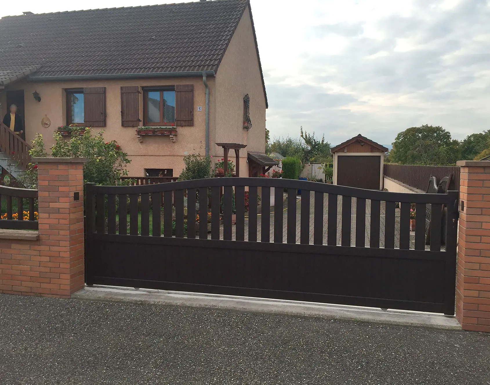 Portail aluminium coulissant Gwen par kostum