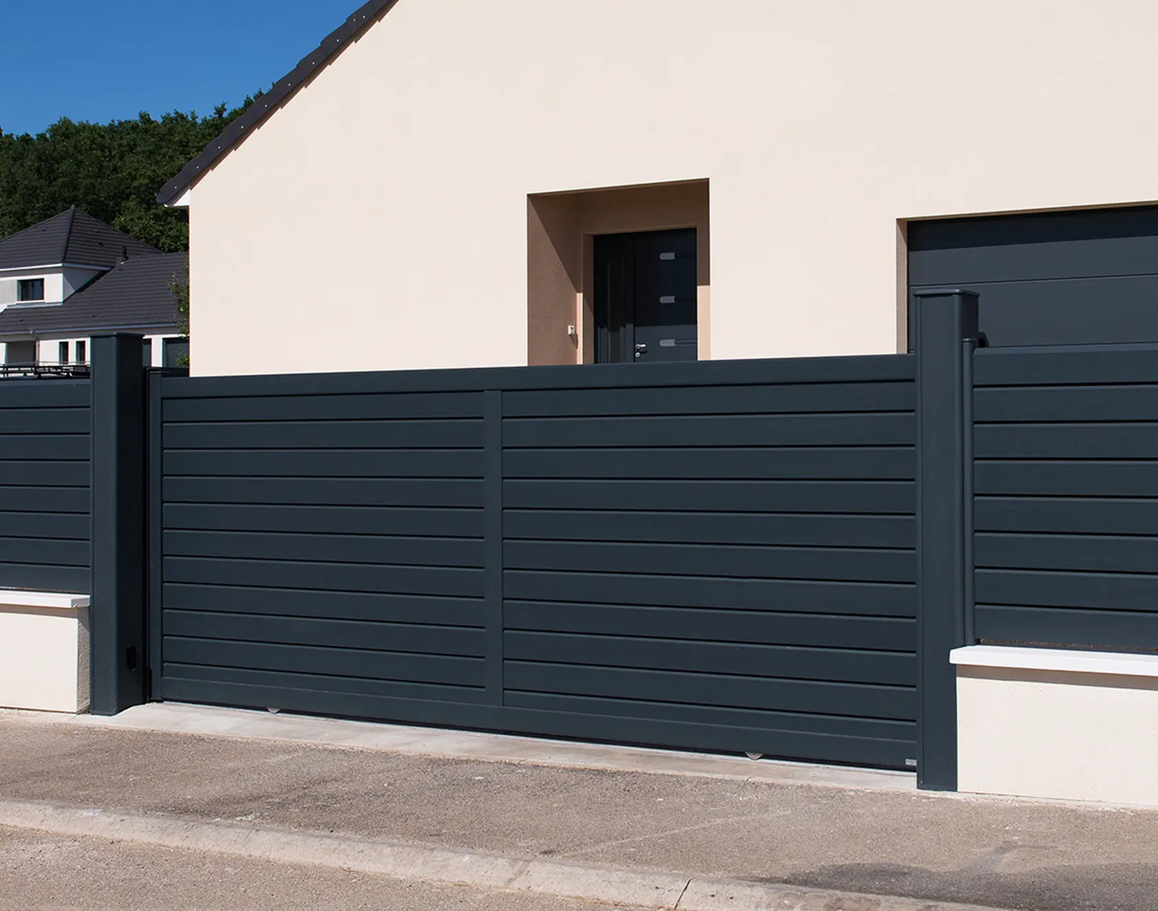 Portail aluminium coulissant Litenn par kostum