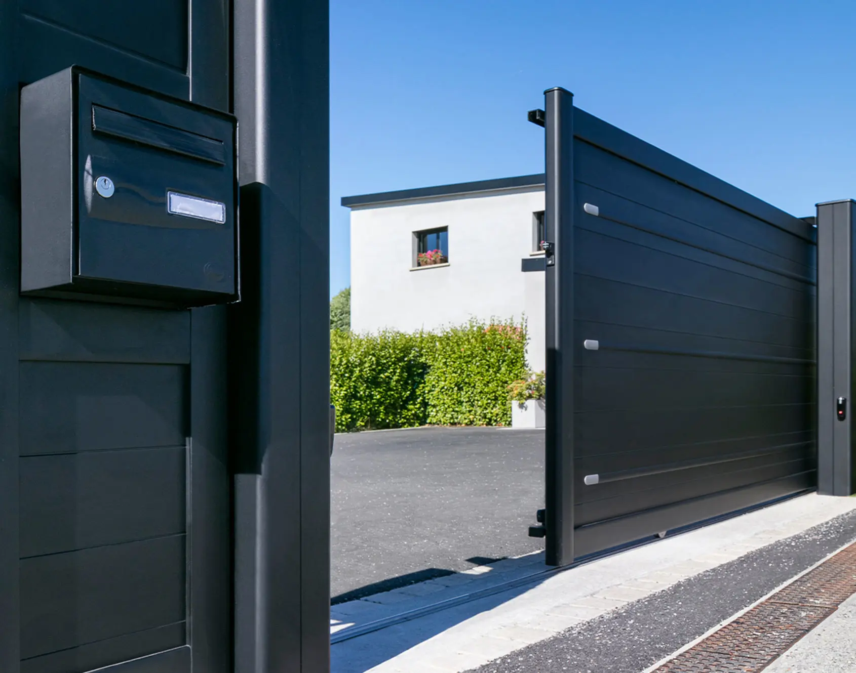 Portail aluminium coulissant Zen par kostum