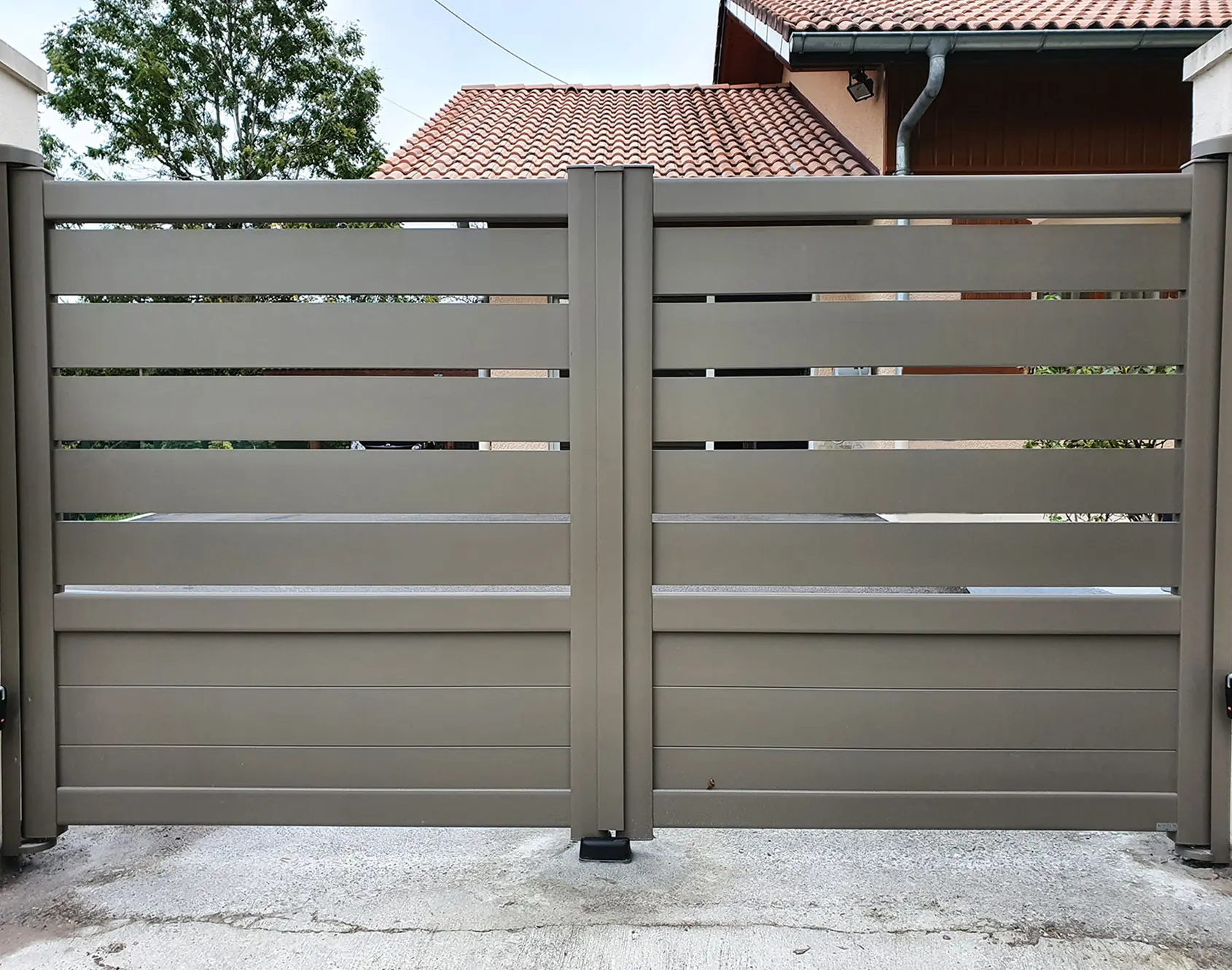 Portail aluminium battant Agalon par kostum