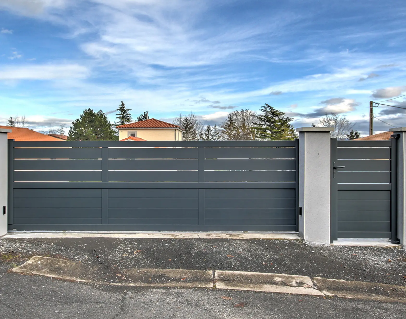 Portail coulissant aluminium Lomig