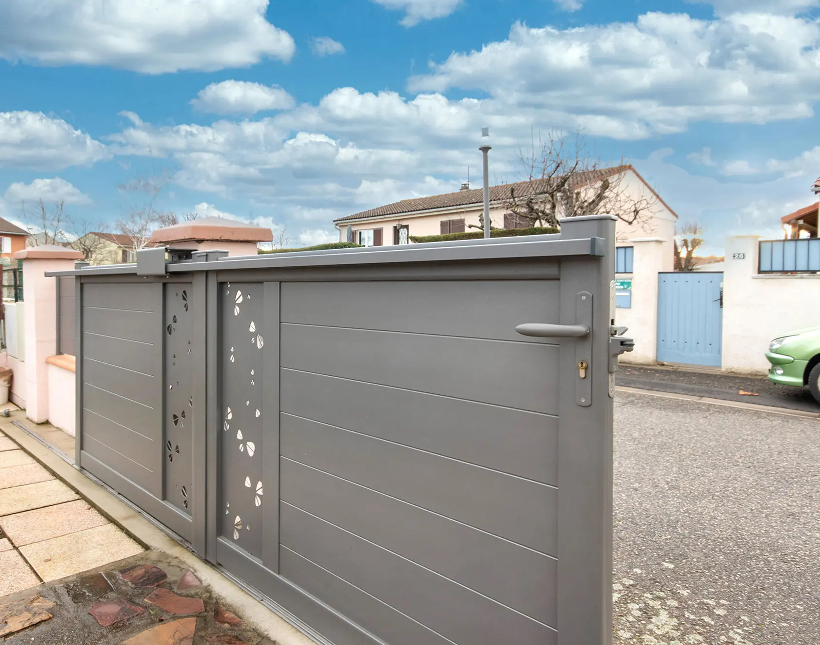 Portail aluminium coulissant Cado par Kostum