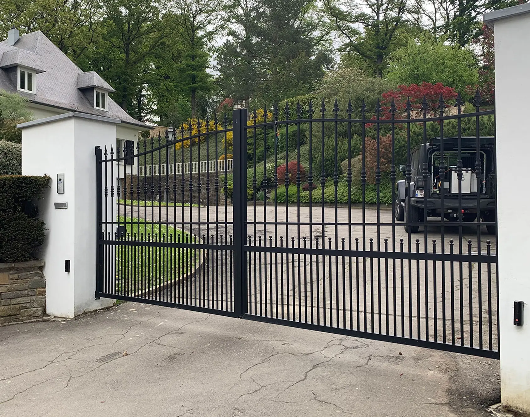 Portail aluminium coulissant Plomelin par Kostum
