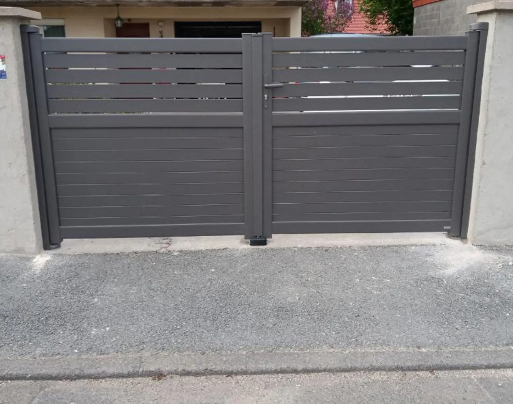 Portail aluminium battant Diaouled par Kostum
